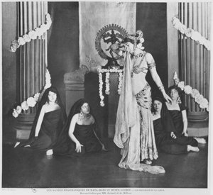 Mata Hari uppträder i Musee Guimet, Paris, 13 mars 1905