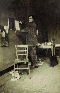 Amedeo Modigliani i sin studio, ca 1915 (s/v foto) av Paul Guillaume