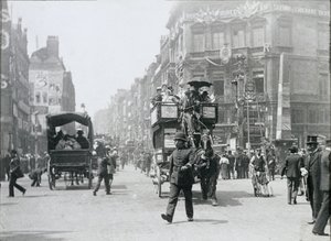 Ludgate Circus, London, förberedde sig för drottningens jubileum, 1897 av Paul Martin