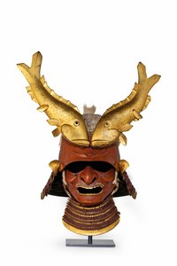 En kawari kabuto (exotisk hjälm) (galtborst och lackerat järn)