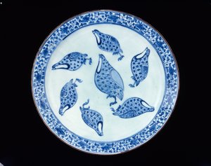 Rapphönsfat, Iran, Safavidperiod, 1700-tal (stenpasta med blått under glasyr)