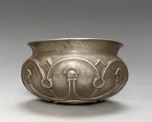 För-Achaemenidisk skål, ca 600-talet f.Kr. (silver) av Persian School