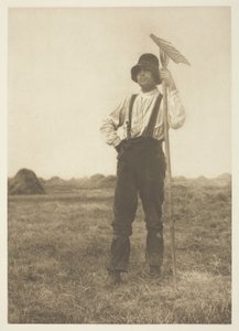 Haymaker with Rake (Norfolk) av Peter Henry Emerson