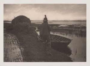 Man från sankmarken på väg att skära vassströ, ur Liv och landskap i Norfolk Broads av Peter Henry Emerson