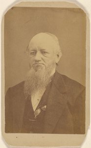 [Oidentifierad äldre man med långt skägg, en pincené runt halsen] av Peter S. Weaver