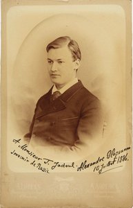 Porträtt av kompositören Alexander Glazunov 1865-1936, 1886. av Petersburg . Photo studio Alfred Lorens