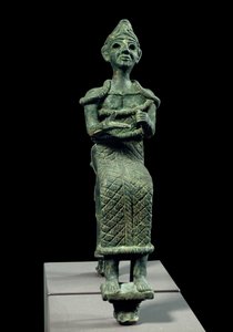 Oriental Art of Antiquite: statyett av en sittande gudinna. Bronsskulptur. Skulptur av Fenicien, cirka 1300 f.Kr. Paris, Louvren
