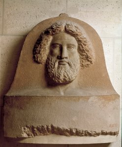 Feniciernas civilisation: mannens huvud huggen på en fenicisk sarkofag. 4:e århundradet f.Kr. Reliefstrumpor i marmor. Dämpa. 80 cm Paris, Louvren