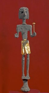 Fenicisk konst: statyett av gudomlighet i silver och guld. 1900- eller 1800-talet f.Kr. Från Ras Shamra (Ugarit eller Ougarit). Sön 28 cm Nationalmuseet i Aleppo, Syrien av Phoenician Phoenician