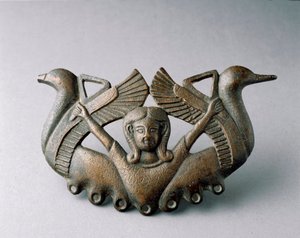 Fenicisk konst: representation av gudomen Astarte. Den är omgiven av två fåglar som lyfter. Bronsskulptur från 600-talet f.Kr. Från Sevilla. Dämpa. 16 cm Sevilla, arkeologiskt museum av Phoenician School