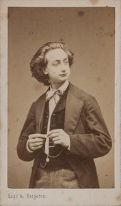 Porträtt av violinisten och kompositören Henri Ketten 1848-1883. av Photo studio Legé and Bergeron.