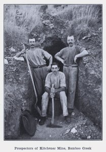 Prospectors of Kitchener Mine, Bamboo Creek (s/v foto) av Photographer Australian