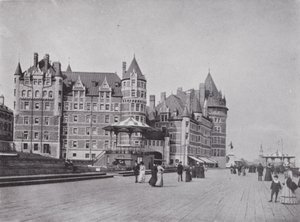 Chateau Frontenac och Dufferin Terrace (s/v foto) av Photographer Canadian