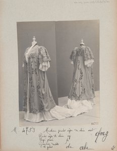 Albumsida: House of Worth, Coat av Photographer French