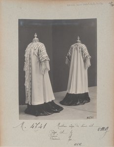 Albumsida: House of Worth, Coat av Photographer French