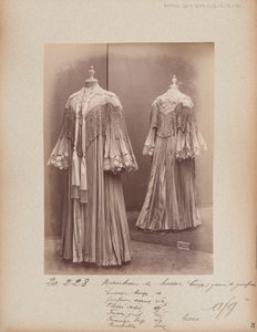 Albumsida: House of Worth, Coat av Photographer French