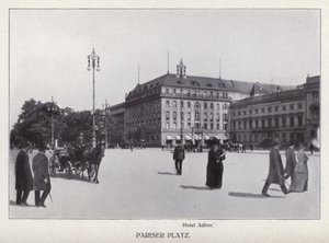 Berlin: Pariser Platz (s/v foto) av Photographer German