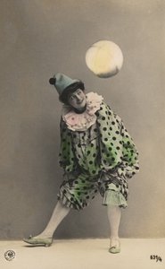 Flicka klädd som en clown (färgfoto) av Photographer German