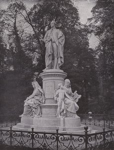 I Tiergarten, Goethe-monumentet (s/v foto) av Photographer German