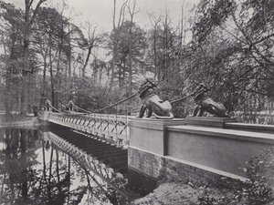 I Tiergarten, Lowenbrucke (s/v foto) av Photographer German