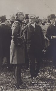 Kaiser Wilhelm II och tyska luftskeppskonstruktören Graf Ferdinand von Zeppelin på Tegel flygfält, Berlin, 29 augusti 1909 (s/v foto) av Photographer German