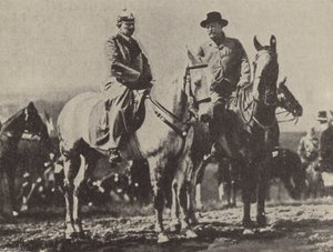 Kaiser Wilhelm II av Tyskland och USA:s president Theodore Roosevelt tittar på den tyska armén på manövrar av Photographer German