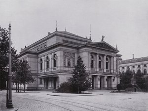 Leipzig: Gewandhaus och Mendelssohn-monumentet (s/v foto) av Photographer German