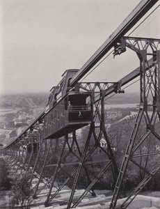 Loschwitz, upphängningsjärnväg (s/v foto) av Photographer German