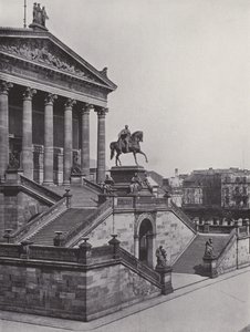 Nationalgalleriet och monumentet Friedrich Wilhelm IV (s/v foto) av Photographer German