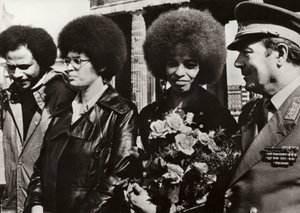 Den 11 september 1972 välkomnades den modiga amerikanska kommunisten och medborgarrättsförsvararen Angela Davis hjärtligt av soldaterna från National People