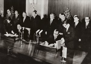 Den 26 maj 1972 undertecknades Trafikfördraget, det första statsfördraget mellan Tyska demokratiska republiken och Förbundsrepubliken Tyskland, i DDR:s huvudstad Berlin (s/v foto) av Photographer German