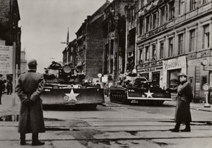 Särskilt allvarliga provokationer startade mellan 24 och 28 oktober 1961 när tungt beväpnade amerikanska soldater, med stöd av stridsvagnar, upprepade gånger kränkte den tyska demokratiska republikens statsgräns (s/v foto) av Photographer German