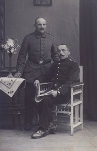 Porträtt av två tyska soldater (s/v foto) av Photographer German