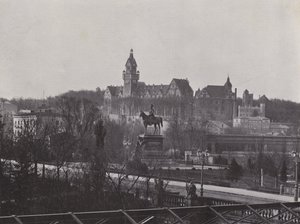 Potsdam, krigsskola och monument till kejsaren Wilhelm Des Grossen (s/v foto) av Photographer German