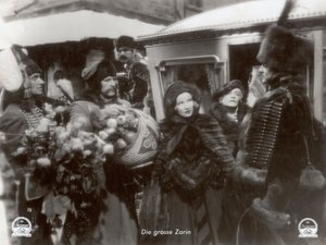 Stillbild från filmen "Den scharlakansröda kejsarinnan" med Marlene Dietrich av Photographer German