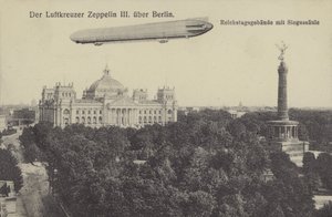 Zeppelin LZ III flyger över Berlin (s/v bild) av Photographer German