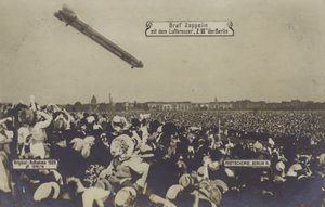Zeppelin LZ III flyger över Berlin av Photographer German