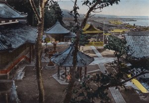 Japan, ca 1912: Miidera, en av de 8 utsikterna över Ohmi, nära Kyoto (foto) av Photographer Japanese