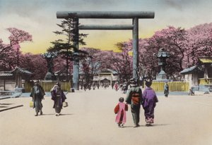 Japan, ca 1912: The Enormous Bronze Torii för Shokonsha eller ande som åberopar helgedom för döda soldater i nationella problem, Tokyo (foto) av Photographer Japanese