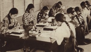 Japanska skolbarn i klassen (s/v foto) av Photographer Japanese