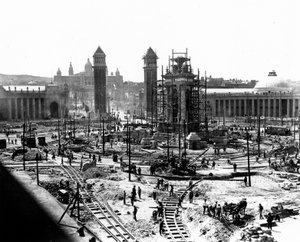 Konstruktion i Barcelona, ca 1910 (s/v foto) av Photographer Spanish