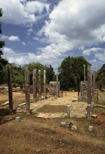 Relikkammare, Mihintale, nära Anuradhapura, Sri Lanka av Blaise Nicolas Le Sueur