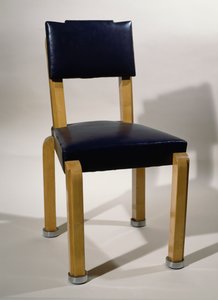Stol, av Pierre-Emile Legrain (1889-1929), i blått läder och platanträd, art déco-stil. Frankrike, 1900-talet.