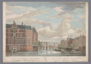 Utsikt över Halvemaansbrug över Amstel i Amsterdam Binnen Amstel van 