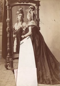 [Grevinna de Castiglione], 1895. av Pierre Louis Pierson