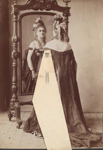 [Grevinna de Castiglione], 1895. av Pierre Louis Pierson