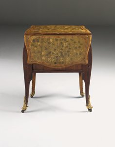 Ludvig XV kommod, c.1765-70 (ormolu monterad tulpanved, platan, amaranth & intarsia) (se även 463004, 465390 och 465391) av Pierre Roussel
