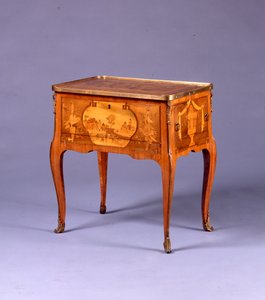 Övergångsbord a la Bourgogne (ormolu-monterad tulpan och intarsia) (se även 463011, 463012 och 463013) av Pierre Roussel