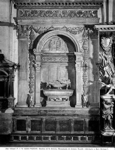 Monument till Antonio Roselli (marmor) av Pietro Lombardo