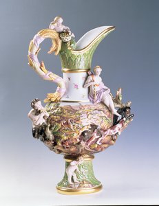 Dekorativ kanna som representerar jorden, tillverkad i Misnia, ca 1860-80 (porslin)